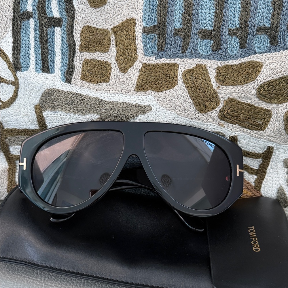 Tom Ford Black Frame Sunglasses with Dark Lenses. Authentic.